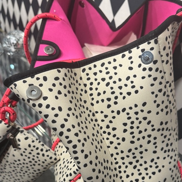 Stylish Polka Dot Neoprene Tote Bag - Picture 4 of 4